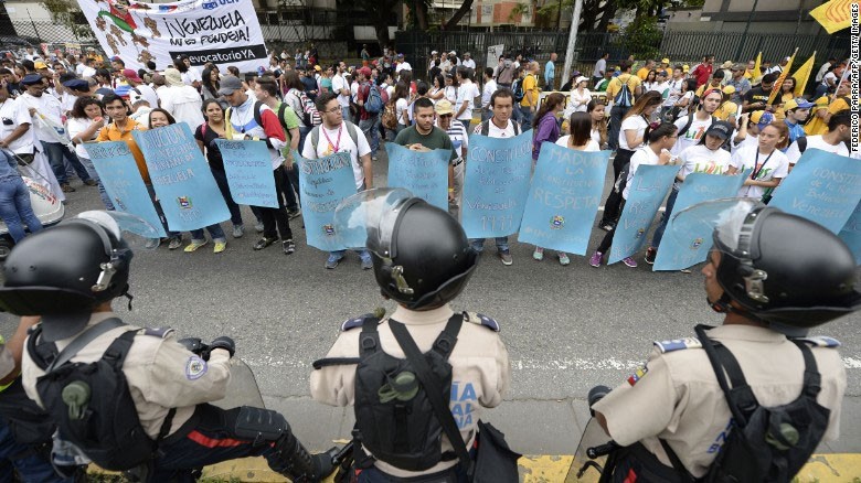 Cuộc  biểu tình rầm rộ ở Venezuela có tên là "Tiếp quản Caracas" diễn ra ở các tuyến phố của Thủ đô Caracas hôm 1/9.